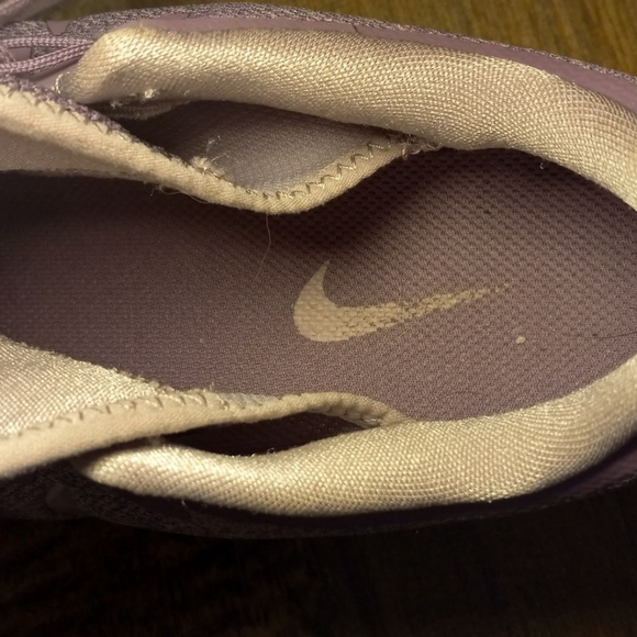 Woman's Nike Air Max's - Picture 5 of 7